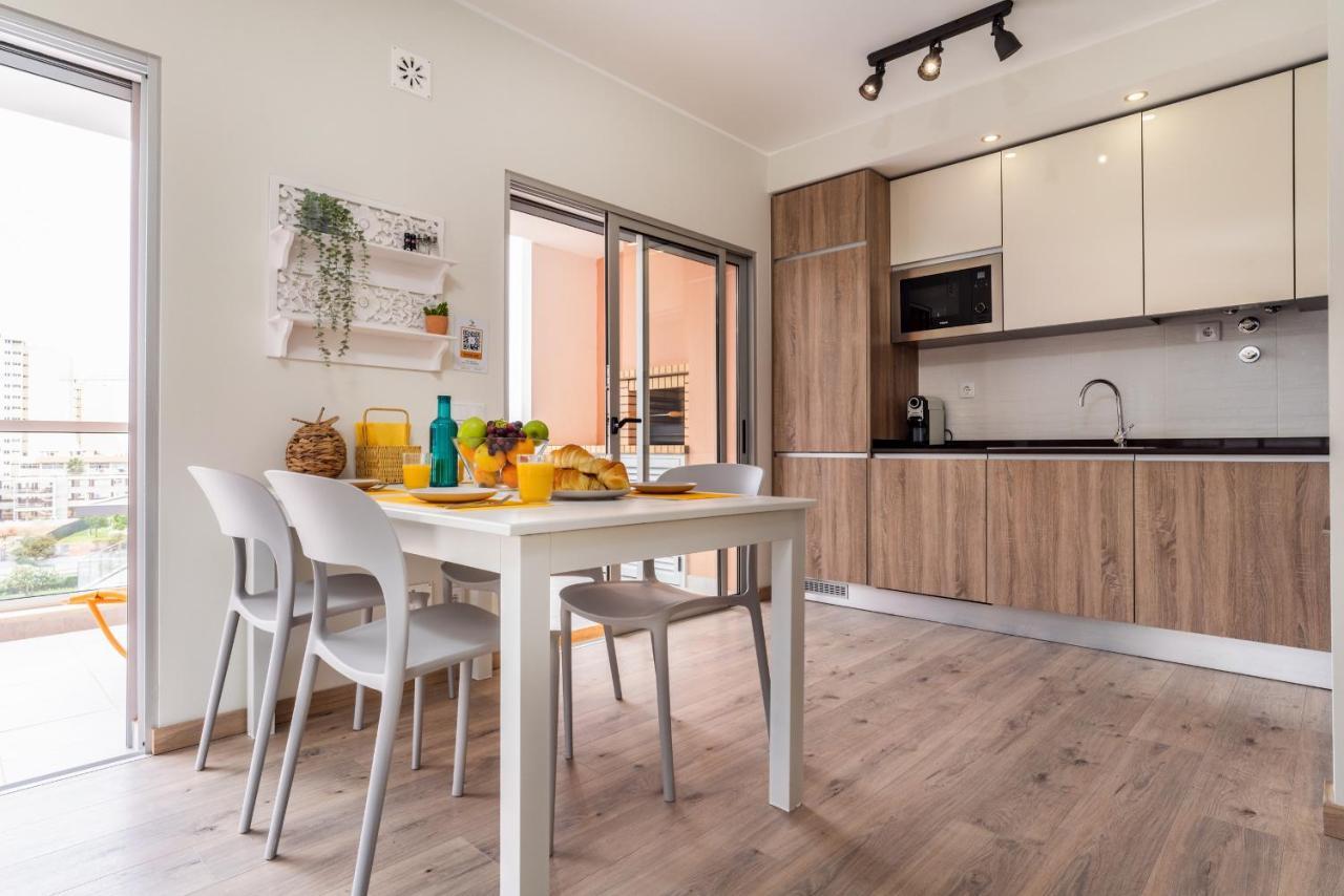Sunny Brand New 2-Bedroom Apt - 500M From Praia Da Rocha With Ac And Pool! Portimão Exterior photo